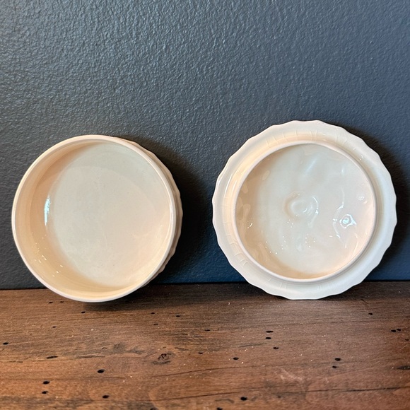 Royal Creamware Fine China Lidded Trinket Box - Picture 3 of 8